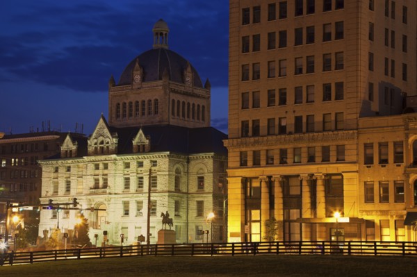 USA, Kentucky, Lexington, Courthouse illuminated at dusk. Photo: Henryk Sadura