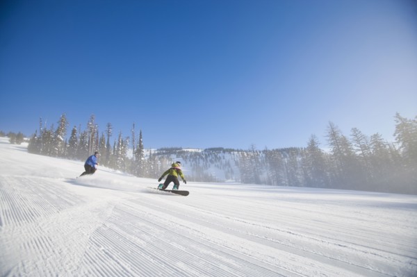 USA, Montana, Whitefish, Tourists on ski slope. Photo : Noah Clayton