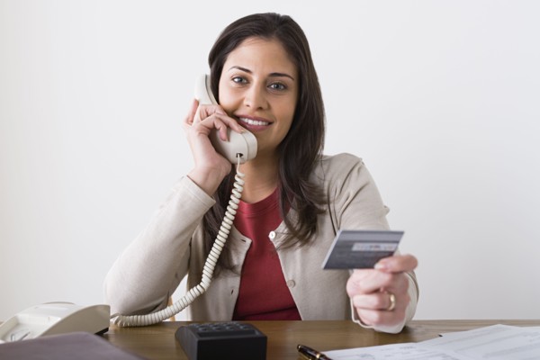 Portrait of smiling woman talking on phone. Photo : Rob Lewine