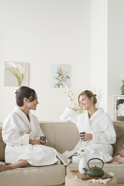 Two women relaxing in spa. Photo : Rob Lewine