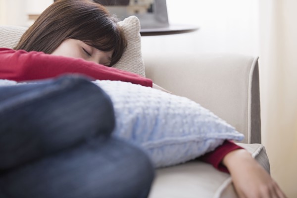 Woman sleeping o sofa. Photo : Rob Lewine