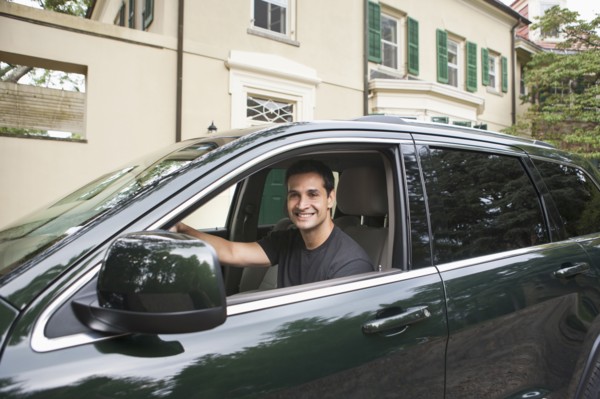 USA, New Jersey, Portrait of man driving car. Photo : Tetra Images