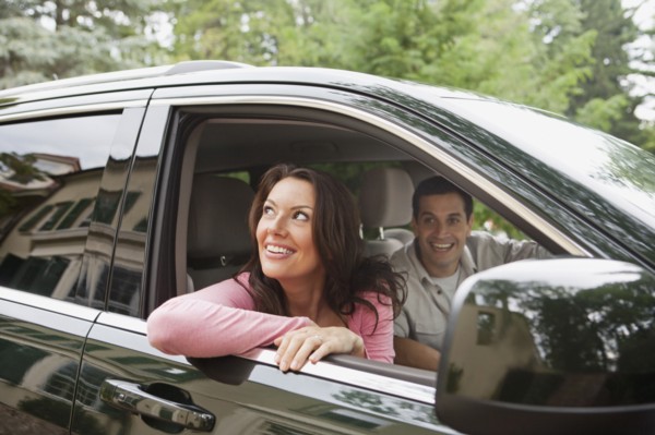 USA, New Jersey, Couple in car. Photo: Tetra Images