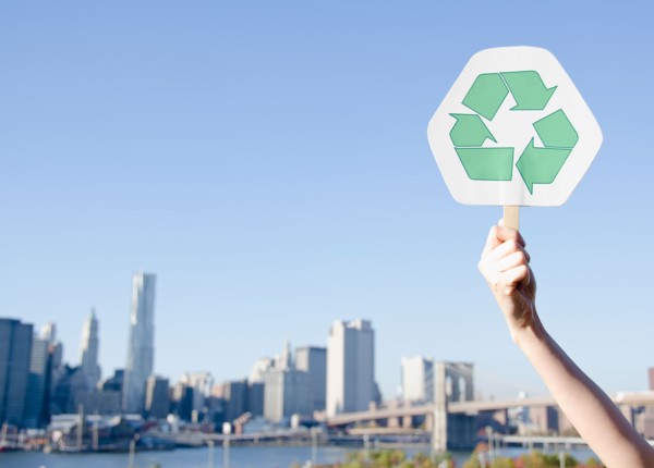 USA, New York State, New York City, Manhattan, Hand holding recycling symbol. Photo : Jamie Grill