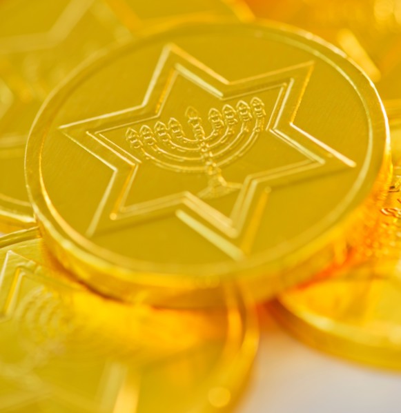 Studio Shot of chocolate coin. Photo : Daniel Grill