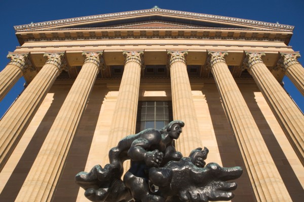 USA, Pennsylvania, Philadelphia, low angle view of Philadelphia Museum Of Art facade. Photo : fotog