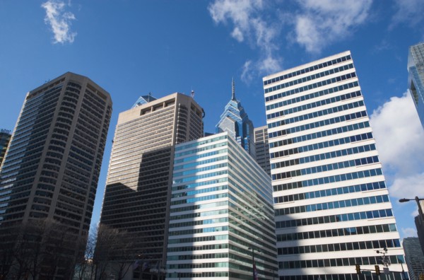 USA, Pennsylvania, Philadelphia, low angle view of skyscrapers. Photo : fotog