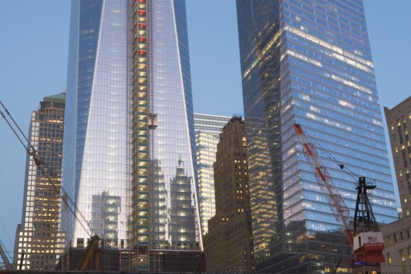 USA, New York State, New York City, low angle view of skyscrapers. Photo : fotog