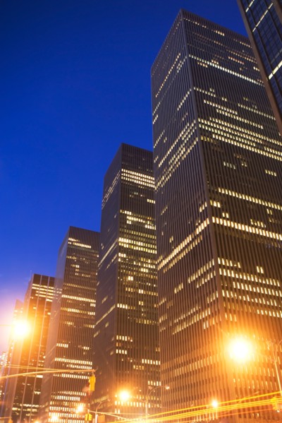 USA, New York State, New York City, 6th avenue at night. Photo : fotog