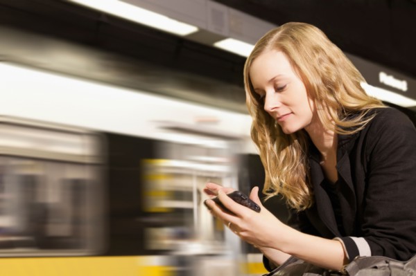 USA, California, Los Angeles, Woman sending text messages on subway station. Photo : Sarah M.