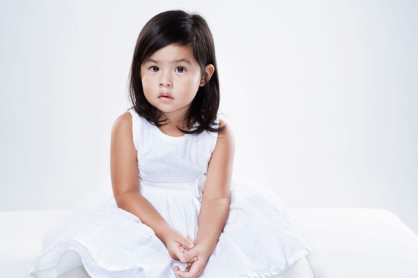 Studio portrait of little girl. Photo : King Lawrence