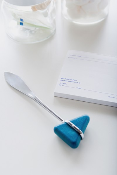 Reflex hammer on desk. Photo : Rob Lewine