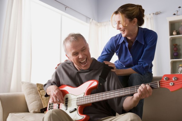 Man playing electric guitar with woman. Photo : Rob Lewine