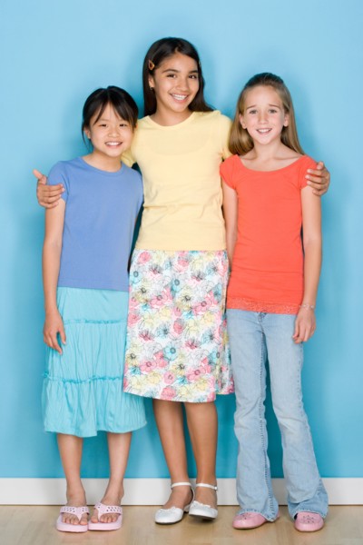 Studio shot portrait of three teenage girls, full length. Photo : Rob Lewine