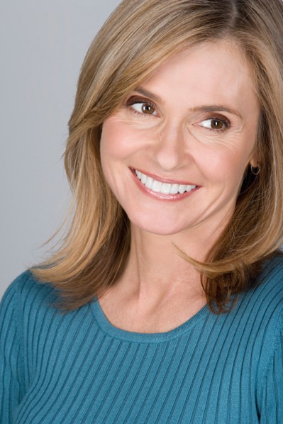 Studio shot portrait of mature woman looking away, head and shoulders. Photo : Rob Lewine