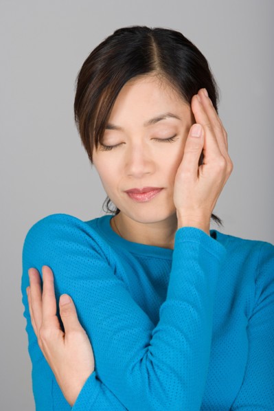 Studio shot of Vietnamese woman day dreaming. Photo : Rob Lewine