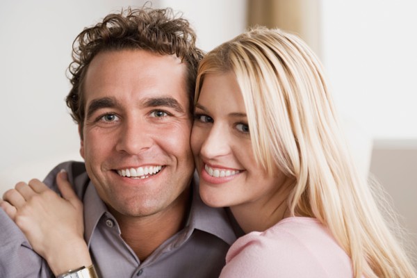 Portrait of smiling couple. Photo : Rob Lewine