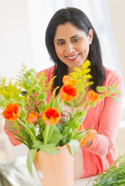 Woman receiving bouquet.