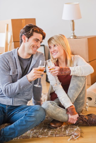 Couple making toast sitting on floor. Photo : Daniel Grill