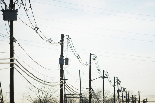 USA, New York, New York City. Power lines. Photo : fotog