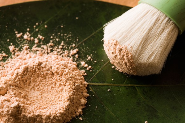 Close-up of face powder. Photo : Kristin Lee
