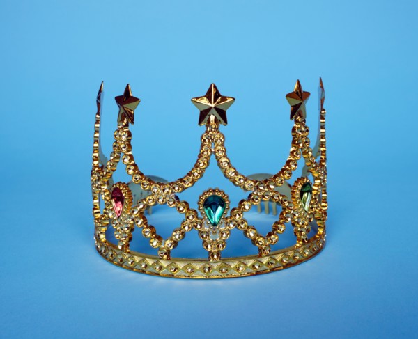 Studio shot of gold tiara. Photo : Winslow Productions