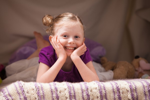 Portrait of happy girl (4-5). Photo : Mike Kemp