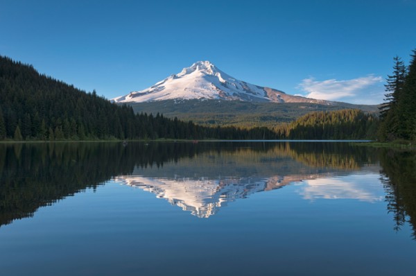 Clackamas County, Oregon. Mount Hood reflecting in Trillium Lake. Photo : Gary Weathers