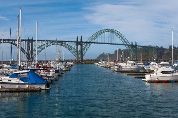 USA, Oregon, Lincoln County. Yaquina Bay Bridge. Photo : Gary Weathers