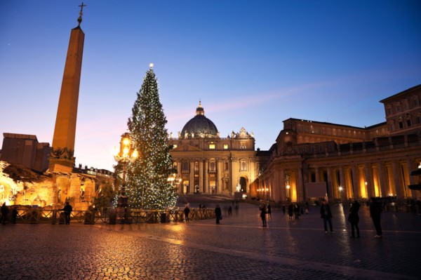 Italy, Vatican City . Saint Peter's Square and Saint Peter's Basilica in Christmas time. Photo :