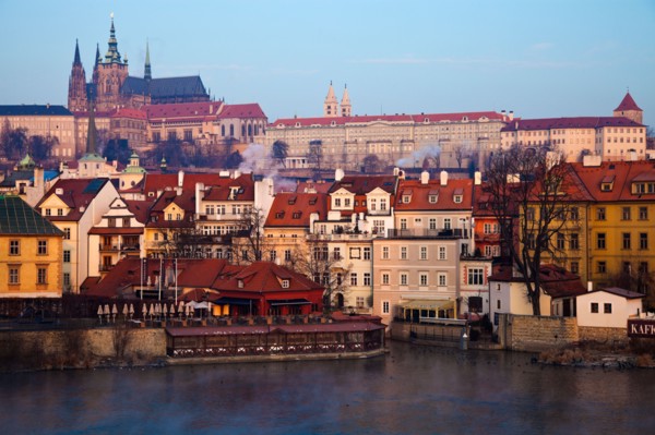 Czech Republic, Prague. View over Vltava River towards Prague Castle in early morning. Photo :