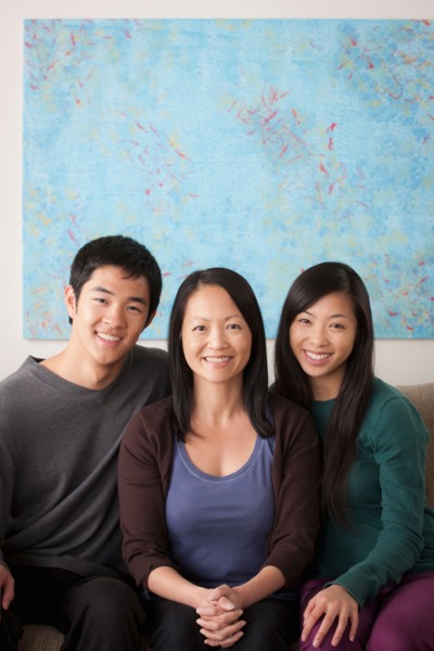 Portrait of mother with adult children. Photo : Rob Lewine
