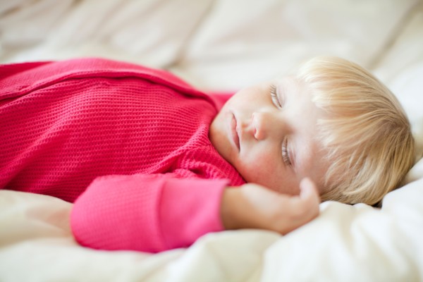 Portrait of baby girl (18-23 months) sleeping. Photo : Jessica Peterson