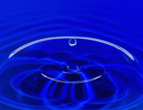 Blue water splashing.