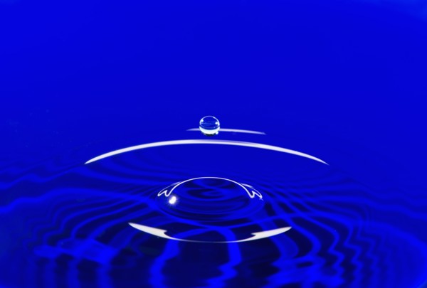 Blue water splashing.