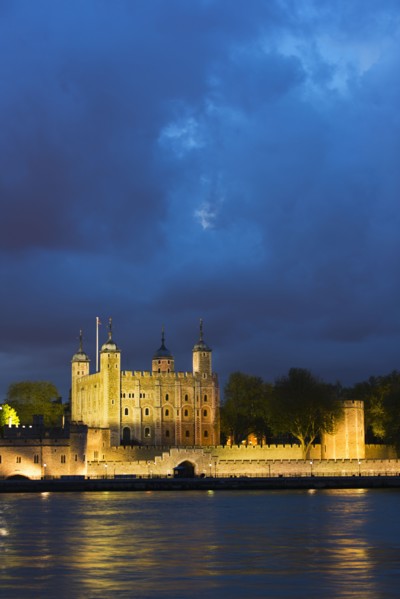 UK, England, London, Tower of London at night.