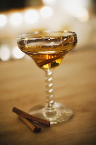 Drink with cinnamon. 
Photo : Jamie Grill