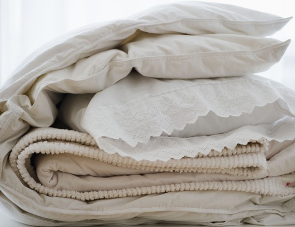Folded bedding. 
Photo : Jamie Grill