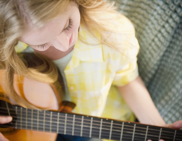 Woman playing guitar. 
Photo: Jamie Grill