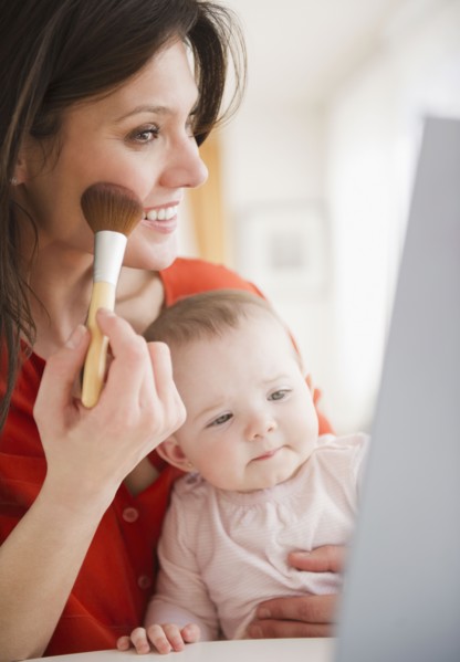 Mother with baby daughter (6-11 months) doing make up. 
Photo : Jamie Grill
