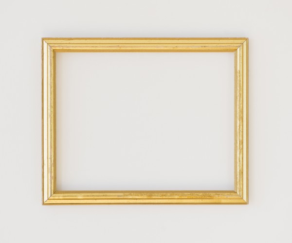 Close up of empty picture frame, studio shot. 
Photo : Daniel Grill