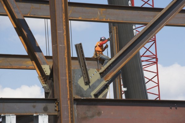 Male worker on construction site. 
Photo : fotog
