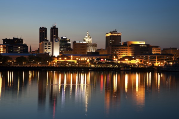 USA, Illinois, Peoria, City view at dusk. 
Photo : Henryk Sadura