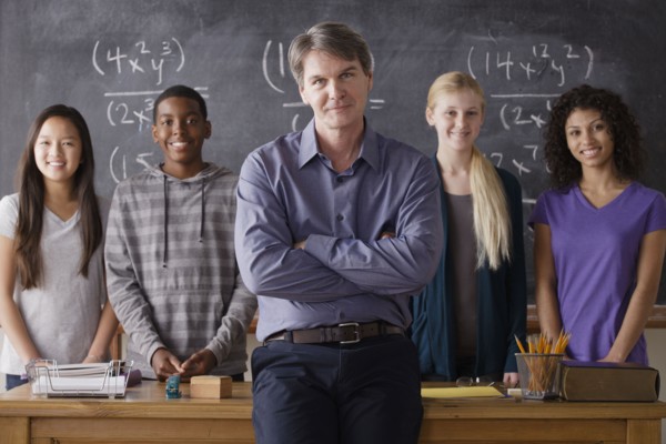 Teacher with teenage students (14-15,16-17) at school. 
Photo : Rob Lewine