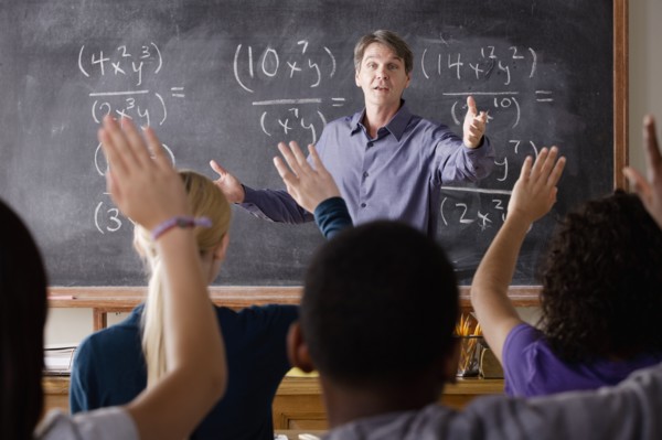 Teacher with teenage students (14-15,16-17) at school. 
Photo : Rob Lewine