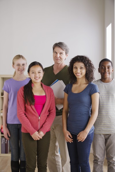 Teacher and teenage students (14-15, 16-17). 
Photo : Rob Lewine