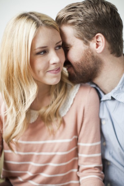 Young happy couple together. 
Photo : Jessica Peterson