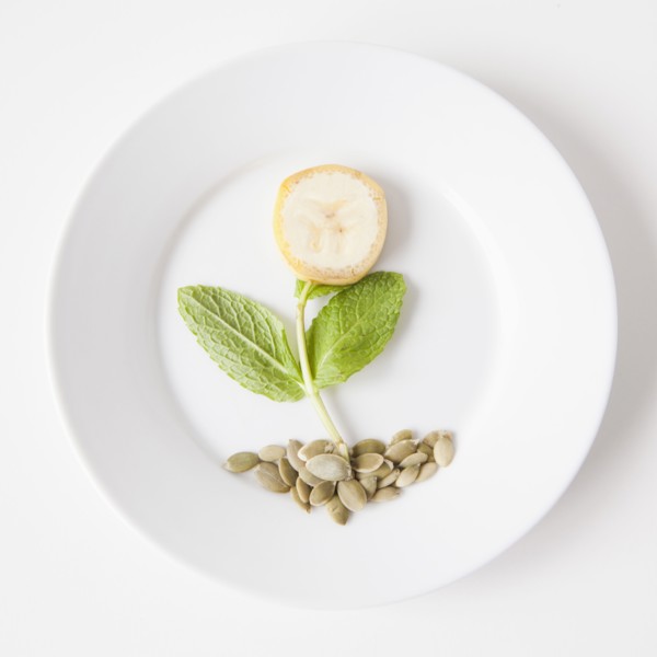 Flower on plate made out of food, studio shot. 
Photo: Jessica Peterson