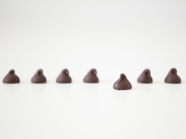 Chocolate sweets on white background, studio shot. 
Photo : Jessica Peterson