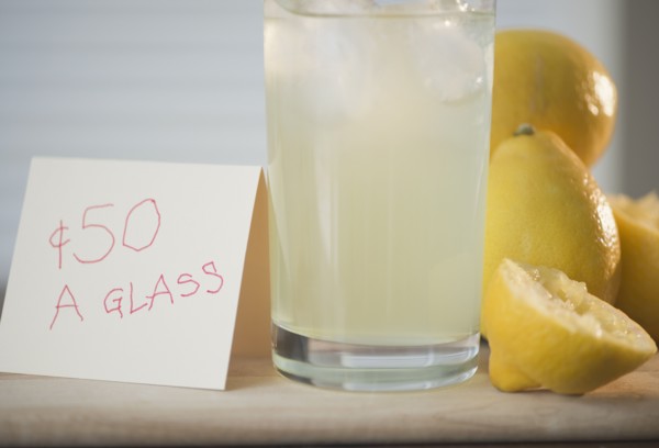 Homemade lemonade and price tag. Photo : Jamie Grill